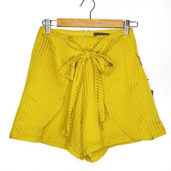 3/$20 4 Si3nna Sz S LYNDA Shorts Yellow Striped Tie Front Womens NWT #1915 - Picture 1 of 6